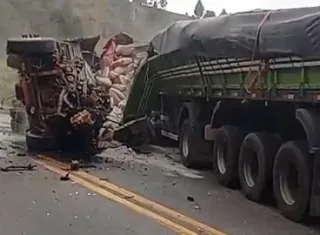 Caminhoneiro morre em Colisão entre duas carretas na BR-101 entre Itabela e Eunápolis