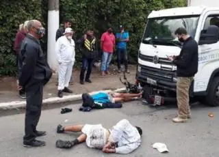 Caminhoneiro vê assalto em SP e atropela suspeitos