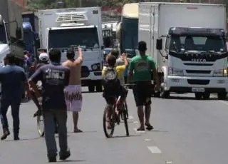 Caminhoneiros fazem protestos contra alta do diesel