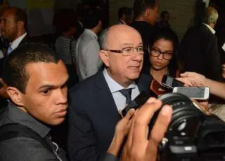 Candidato do DEM declara voto em Bolsonaro e irrita ACM Neto