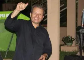 Cantor sertanejo é baleado e conta à mãe que ex é autora dos tiros, diz polícia