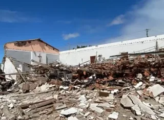 Capela desaba em Conceição do Coité, mas imagem de Cristo permanece intacta