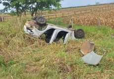 Capotamento na BA-290 deixa três pessoas feridas; ex-vereador de Itanhém estava ao volante