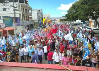 Caravana de Rui Costa visita Teixeira de Freitas e é recepcionada pelo prefeito Temóteo Brito