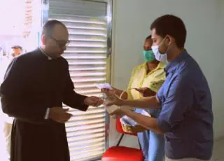 Caravelas distribui para igrejas kits de prevenção contra o coronavírus