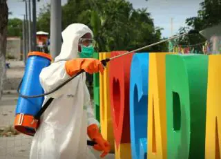 Caravelas está realizando desinfecção de pontos públicos na luta contra o novo coronavírus