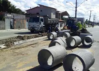 Caravelas está realizando obras de manutenção no sistema de drenagem da Avenida Sócrates Ramos