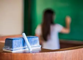 Caravelas paga salário de professores com reajuste do piso nacional e parcela do retroativo dos primeiros meses do ano