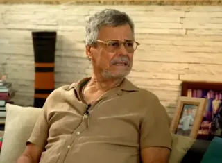 Carlinhos de Jesus chora e descreve rotina na cadeira de rodas: 'Como é que vou viver?'  