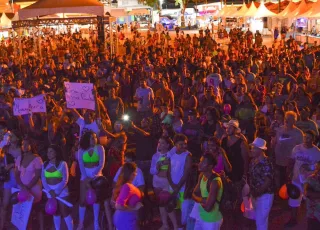 Carnaval de Nova Viçosa registra mais uma noite de muita festa e gente bonita