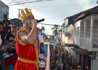 Carnaval em Caravelas chega ao fim com o tradicional banho de cheiro  