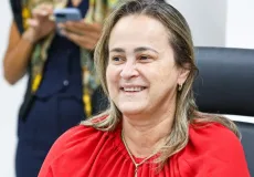 Carro da prefeita de cidade baiana é alvo de tiros