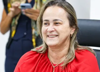 Carro da prefeita de cidade baiana é alvo de tiros