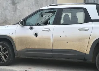 Carro de empreendedor imobiliário de Teixeira de Freitas é alvejado a tiros durante a madrugada em Ibirapuã