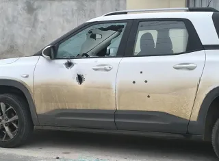 Carro de empreendedor imobiliário de Teixeira de Freitas é alvejado a tiros durante a madrugada em Ibirapuã
