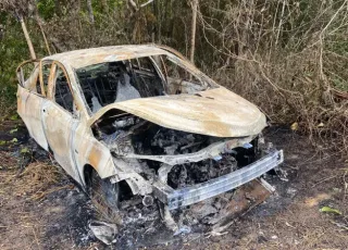 Carro de turistas desaparecidos é encontrado queimado em Eunápolis; Polícia investiga possível crime