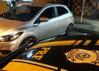 Carro roubado há 1 mês no ES é recuperado pela PRF em Eunápolis