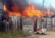 Casa é consumida pelo fogo em Itabela e morador perde tudo em poucos minutos