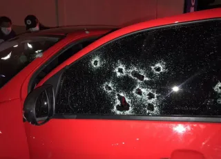 Casal é executado a tiros dentro do carro em Eunápolis.  Jovem de 17 anos estava grávida