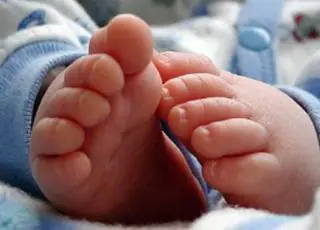 Casal é preso após espancar a filha de apenas seis meses