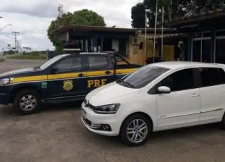 Casal é preso com carro roubado em Eunápolis