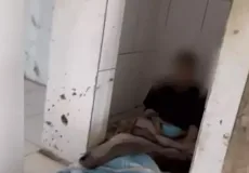 Casal é preso por manter filho autista amarrado e em condições desumanas em SP