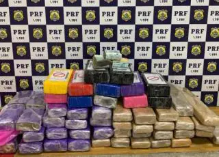 Casal é preso transportando maconha, cocaína e 30.000 reais em espécie escondidos dentro carro