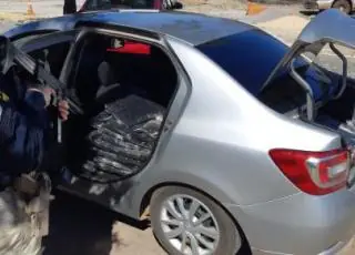 Casal é preso transportando quase meia tonelada de maconha dentro de veículo de passeio