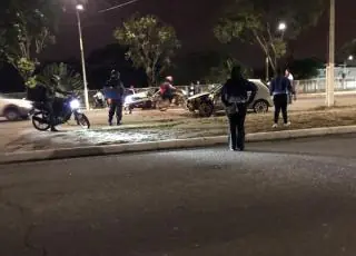 Casal fica ferido em acidente na Avenida Getúlio Vargas. Mulher ficou com perna presa nas ferragens