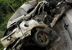 Casal morre após colidir carro com caminhão na BR-101