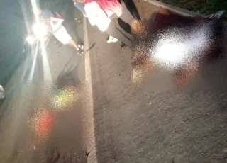 Casal morre em colisão entre moto e ambulância na BR-367 em Porto Seguro