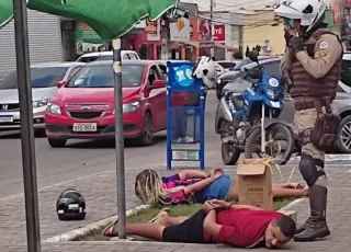 Casal que tentou fugir de moto da PM é preso com maconha, em Teixeira de Freitas
