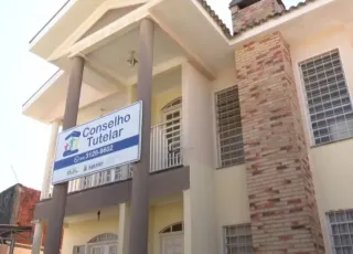 Caso chocante: Bebê é deixado como garantia de dívida de droga em boca de fumo