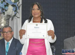 Cátia Sione é eleita primeira mulher Presidente da Câmara Municipal de Lajedão e reeleita para o 4º mandato como vereadora