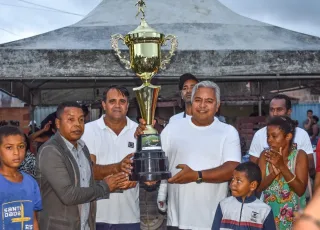 Caxangá levanta a taça do Torneio do Trabalhador 2025 em São José de Alcobaça