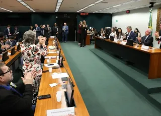 CCJ aprova admissibilidade de propostas que acabam com escala 6x1