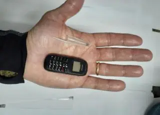 Celular do tamanho de uma tampa de caneta é apreendido em presídio