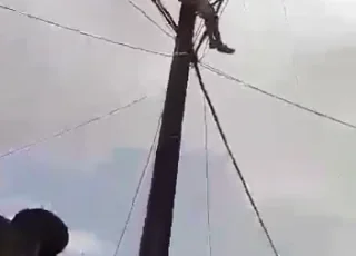Cenas fortes- Vídeo mostra homem sendo eletrocutado em rede elétrica