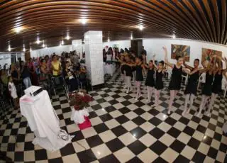 Chá Cultural do Outubro Rosa reúne mulheres para bate-papo