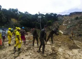 Chega a 100 número de mortes devido às chuvas em Pernambuco