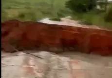 Chuva abre cratera e interrompe ligação entre Cachoeira do Mato e Massaranduba