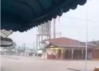 Chuva causa alagamentos em ruas e avenidas de Nova Viçosa 