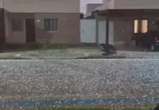 Chuva de granizo e ventos fortes assustam moradores e provocam danos em Vitória da Conquista