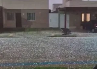 Chuva de granizo e ventos fortes assustam moradores e provocam danos em Vitória da Conquista