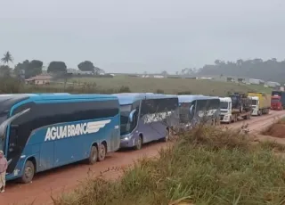 Chuvas agravam situação do desvio da BR-101 em Santa Maria Eterna; trecho se torna quase intransitável