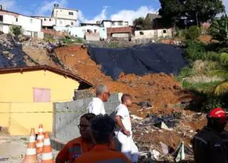 Cinco mortos, dois desaparecidos e três feridos em deslizamento de barreira no Recife