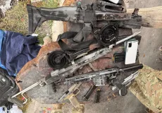 Confronto termina com  cinco mortos  em Caraíva. Fuzis, pistolas e uma submetralhadora foram apreendidos