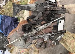 Confronto termina com  cinco mortos  em Caraíva. Fuzis, pistolas e uma submetralhadora foram apreendidos