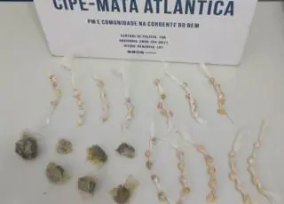 CIPE apreende sacola com drogas em Itabatã; suspeitos de tráfico conseguiram fugir