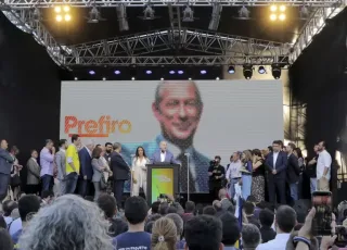 Ciro Gomes registra candidatura à presidência no TSE